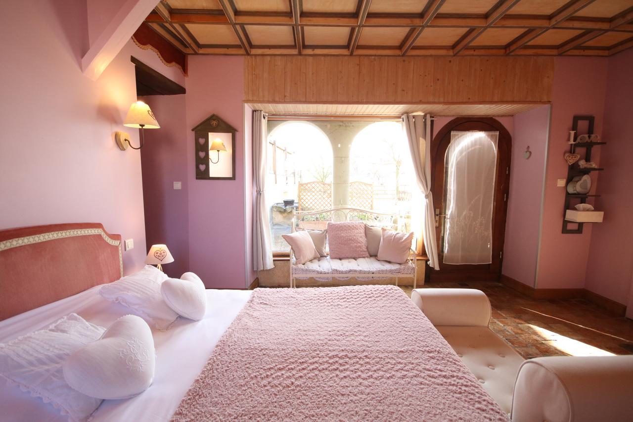 Chambres D'Hotes Les Delices De La Roche Louresse-Rochemenier Esterno foto